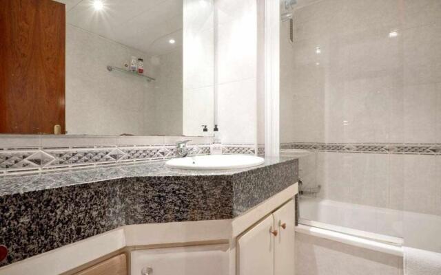 Comfortable 4 rooms 2Bath w balcony