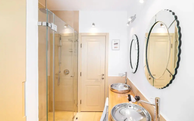 Elegant Duplex near Rothschild by FeelHome