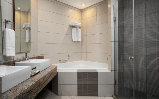 Premier Hotel OR Tambo