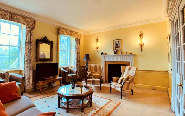 F2 Charming City Centre Apartment full of Character