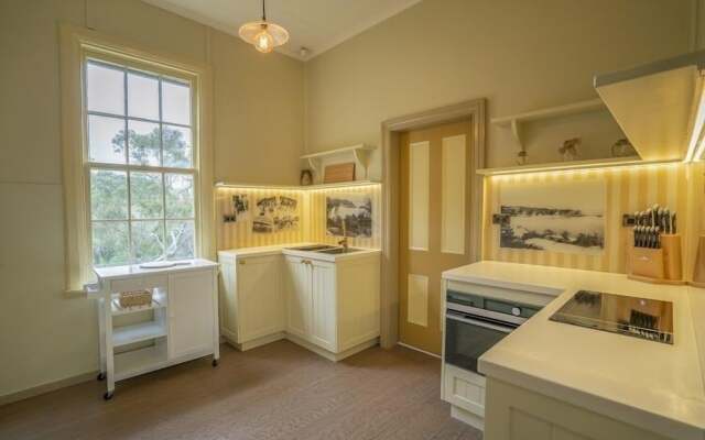 Steele Point Cottage