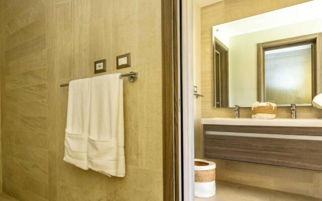 Luxury 2BR Pool & Golf View at Cana Pearl