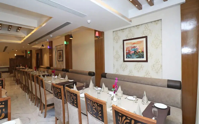OYO 25076 Omang Hotel