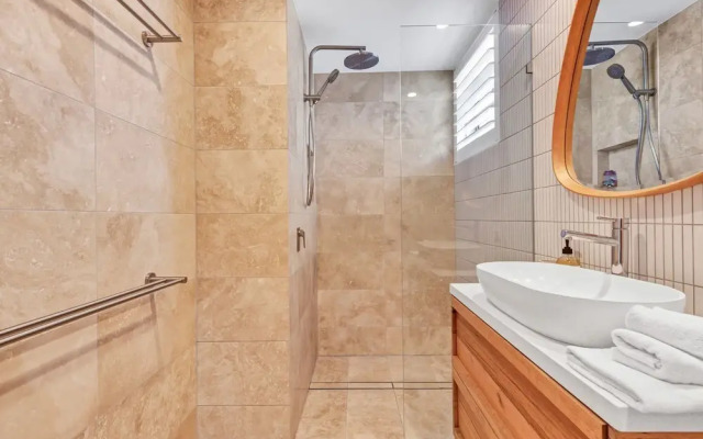 Exceptional Mooloolaba Beach Apt-Beach01
