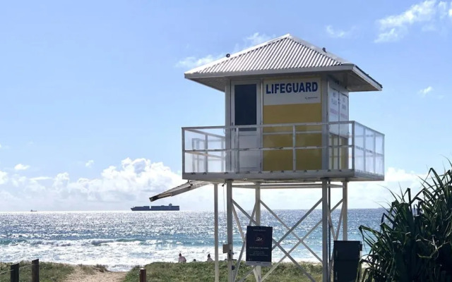 3BR Lux Beachfront Escape - Pool Gym King bed