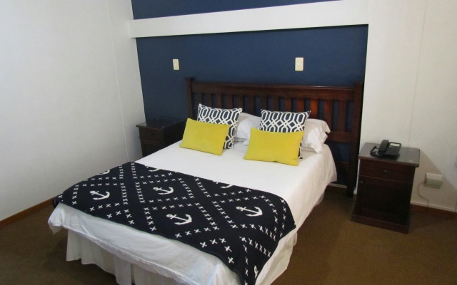 Hoedjiesbaai Hotel