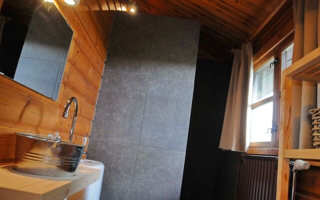 Traditional Chalet With Sauna, hot tub and Relaxation Space Near La Roche