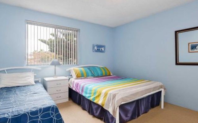 8 'The Helm' 22 Voyager Close - Hear The Waves From Shoal Bay Beach – Guest Rooms – Nelson Bay