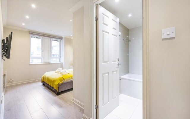 Beautiful 3-bed in the Heart of London With Parking-hosted by Sweetstay