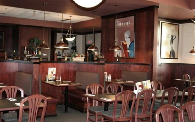 The Plaza Hotel & Suites Winona