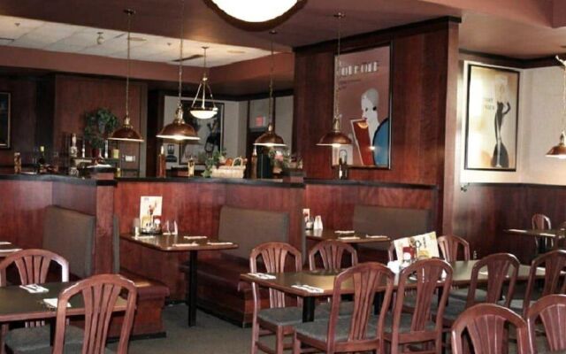 The Plaza Hotel & Suites Winona