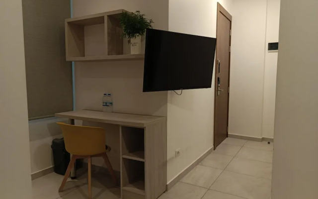 Shade Suites and Studios