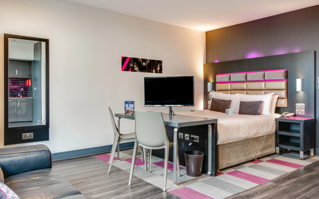 Roomzzz Chester City