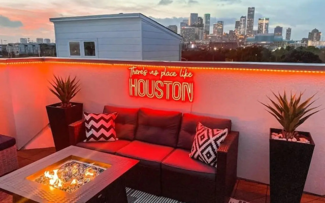 Luxury Downtown Getaway With Breathtaking Views