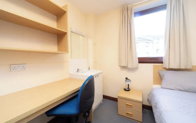 JOIVY Inviting flat near Edinburgh Castle - Adults Only