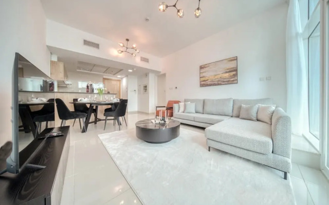 Premium 2BR Apt w Marina Views