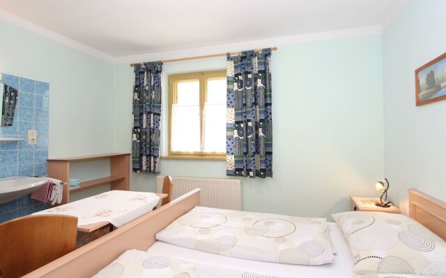 Cosy Apartment in Neukirchen near Krimmler Waterfalls