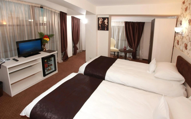 West Plaza Hotel