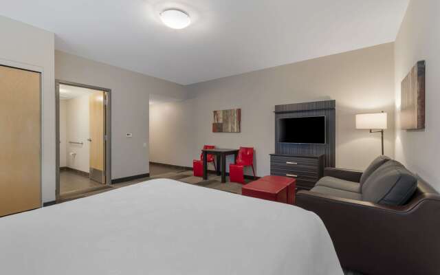 Best Western Plus Airport Inn & Suites