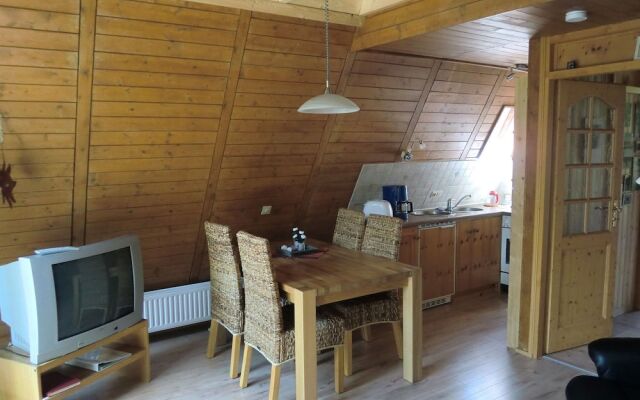 Wooden chalet with oven, in Oberharz near a lake