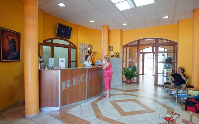 Complex Sunrise by HMG - All Inclusive