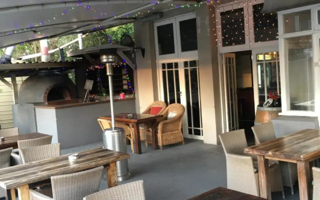 Arkenstone Frys Guesthouse And Restaurant