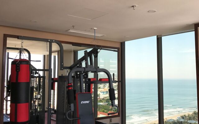 Yarra Ocean Suites Danang