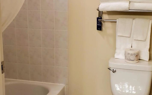 Travelodge by Wyndham Stony Plain