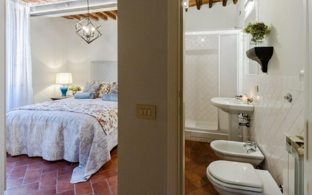 Casa Genny in Lucca With 1 Bedrooms and 1 Bathrooms