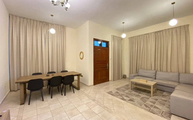 LuxBnB 3BD Villa Mirdif Newly Furnished