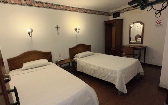 Hotel & Suites El Quijote
