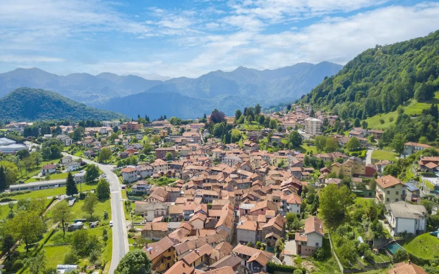 Zio Enry Garden Orta Lake