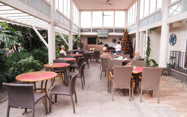 La Riviera Hotel B&B