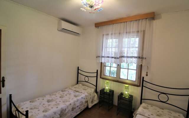 Charming Villa With Spacious Garden Near the sea