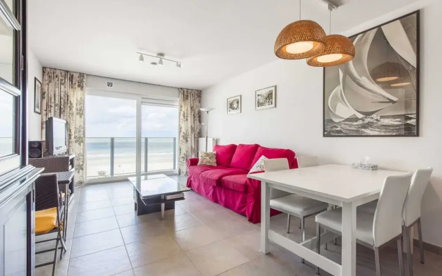 Beautiful Apartment on the sea Wall