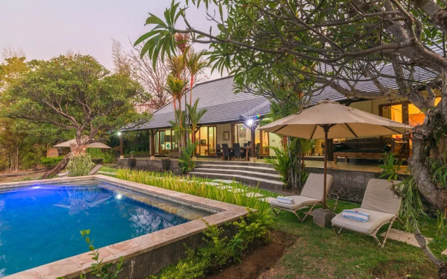 Villa Lotus Kayuputih