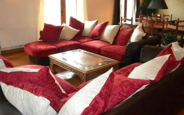 Quaint Farmhouse in Maffe With a Turkish Bath
