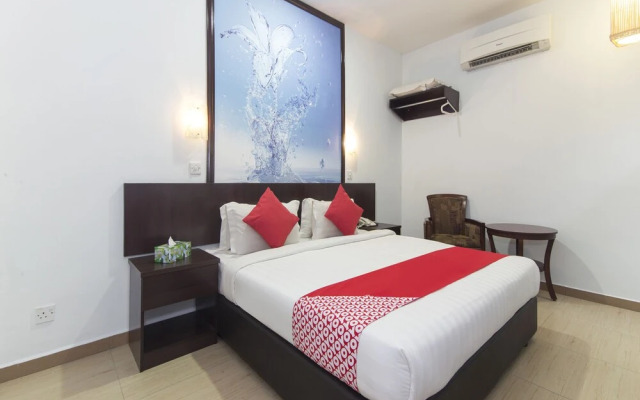 OYO 498 D&F Boutique Hotel Senawang
