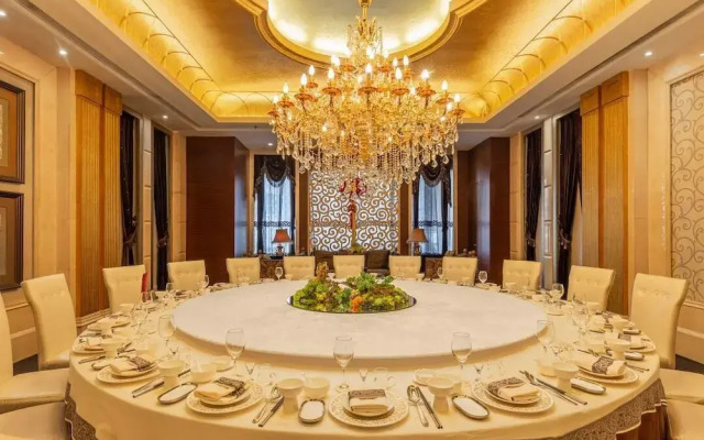 Yun-Ray Ambassador Hotel