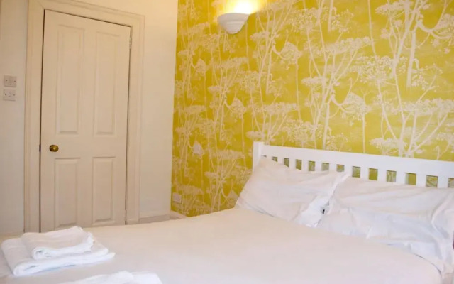 Bright and Spacious New Town Apartment