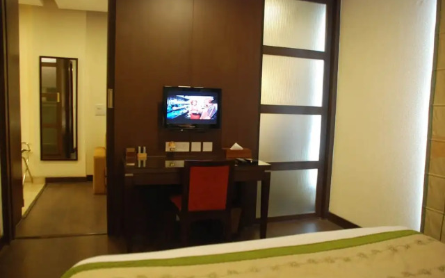 Apartment 52