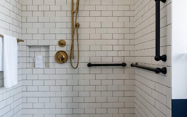 WATERMARK Baton Rouge, Autograph Collection