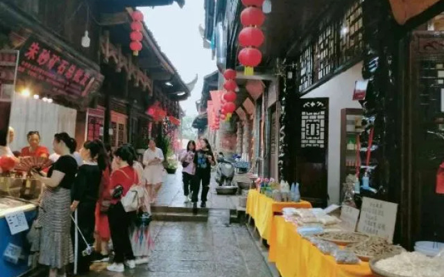 Unique Homestay with Ancient Title in Furong Town