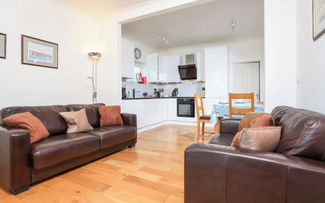 1 Lyndhurst