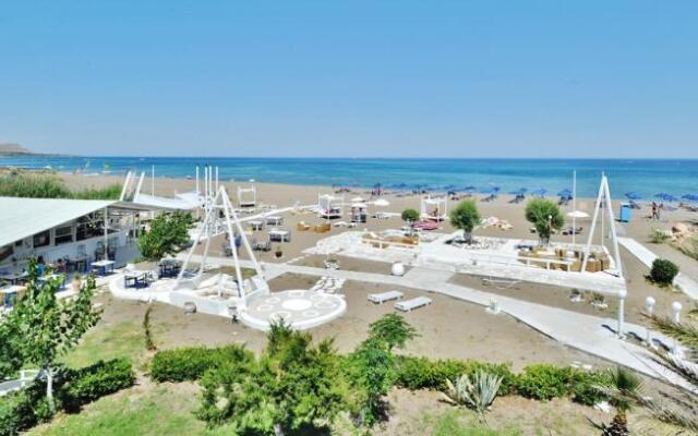 Gregory Peck Beach Break Apartments