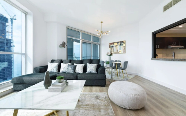 Maison Privee - High-Floor Trendy Apt w/ Marina, Palm & Ocean Vws