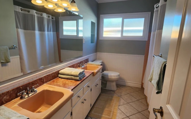 Near the beach and central located