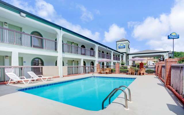 Days Inn & Suites by Wyndham Stockbridge South Atlanta