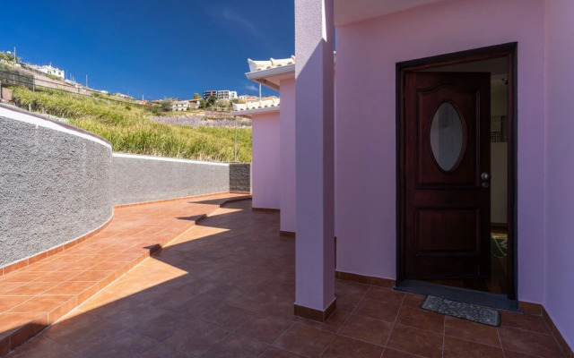Canhas Views