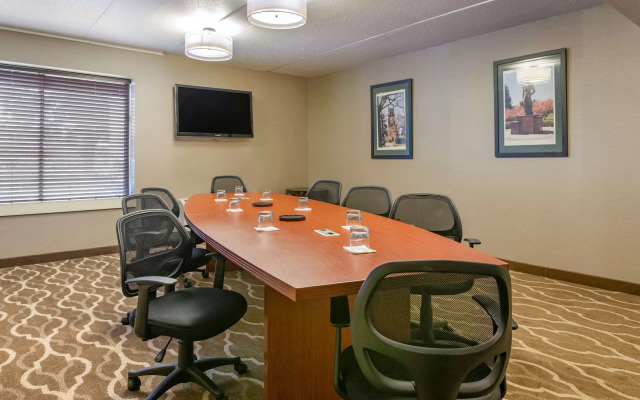 Comfort Inn Lansing West